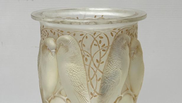René LALIQUE (1860 – 1945) Vase « Ceylan » dit aussi « Huit perruches », modèle créé en 1924