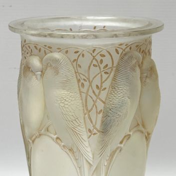 René LALIQUE (1860 – 1945) Vase « Ceylan » dit aussi « Huit perruches », modèle créé en 1924