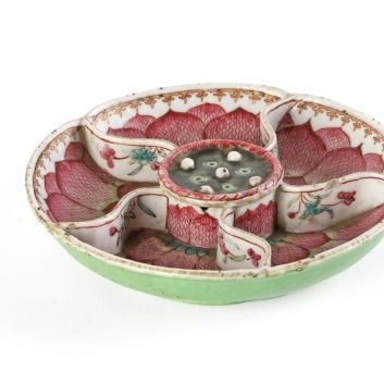 CHINE, Compagnie des Indes, dynastie Qing, période Jiaqing (1796-1820), Coupelle à entremets en porcelaine émaillée