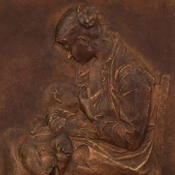 Alexandre CHARPENTIER (1856 – 1909) Émile MULLER (céramiste)  « Jeune mère allaitant son enfant », modèle créé circa 1882.