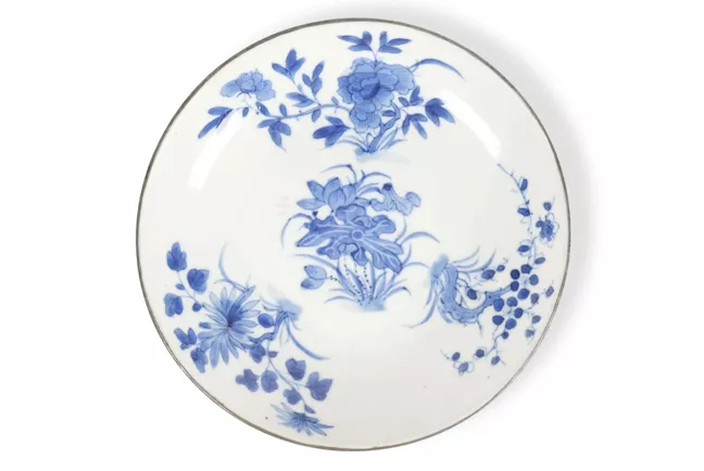 Vietnam, Assiette en porcelaine de Hue