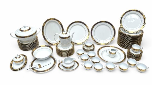 Manufacture Royale, Grand service de table de style Empire en porcelaine, modèle "les abeilles de Chantenoy" en bleu et or, de 80 pièces