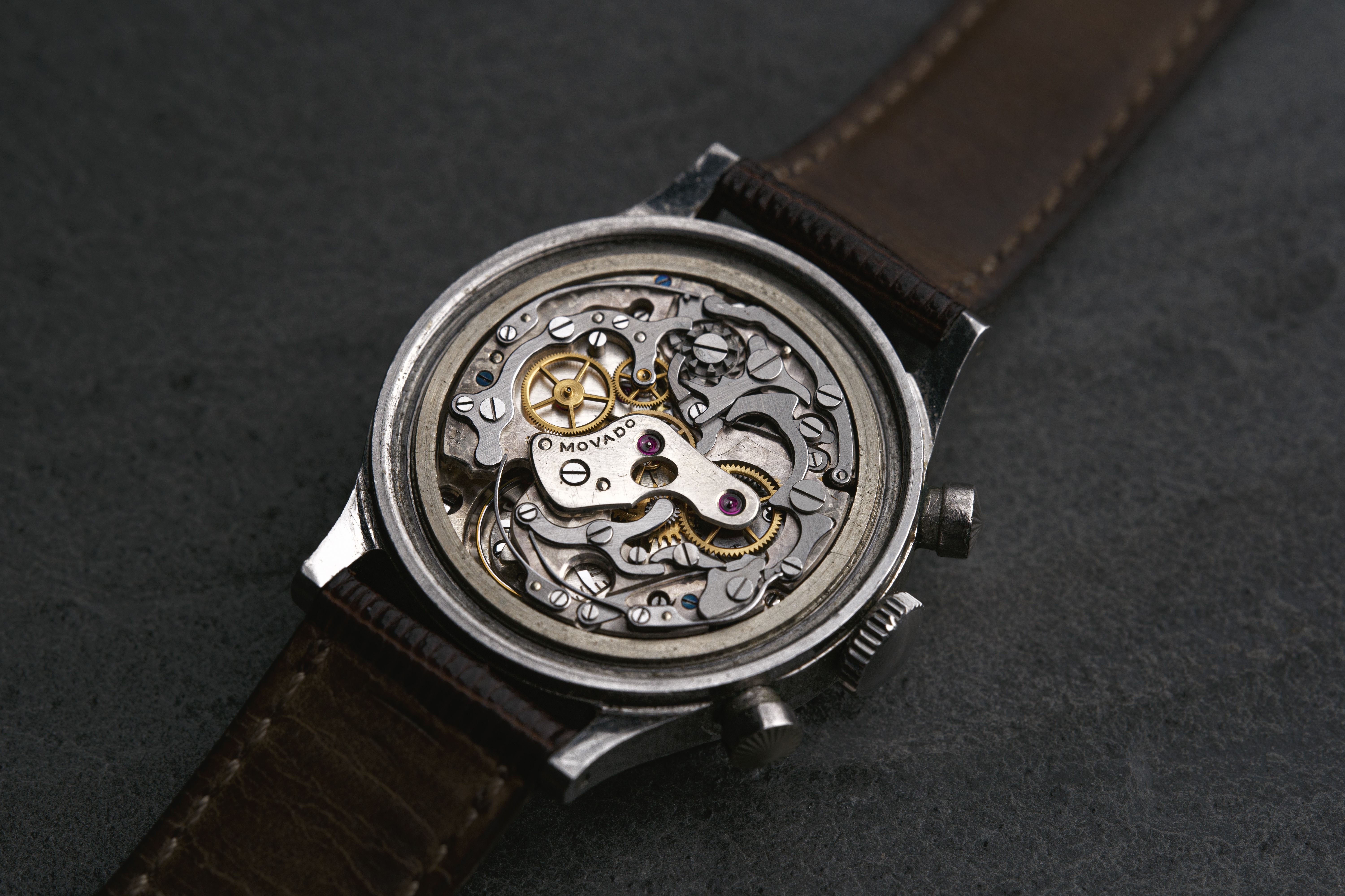 Intérieur d'une montre Movado chronographe
