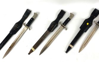 Lot de 3 baïonnettes XXème siècle
