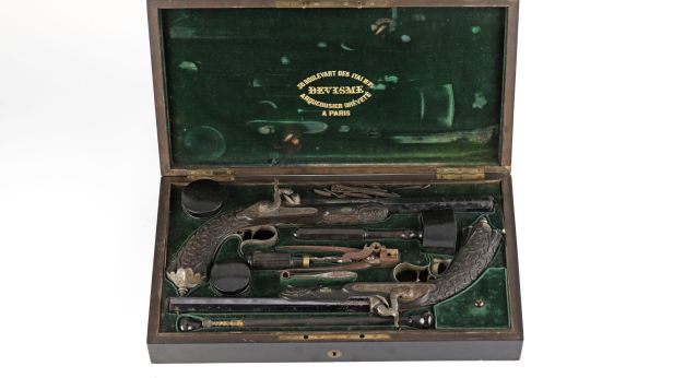 Paire de pistolets dit de duel en cassette par Devisme