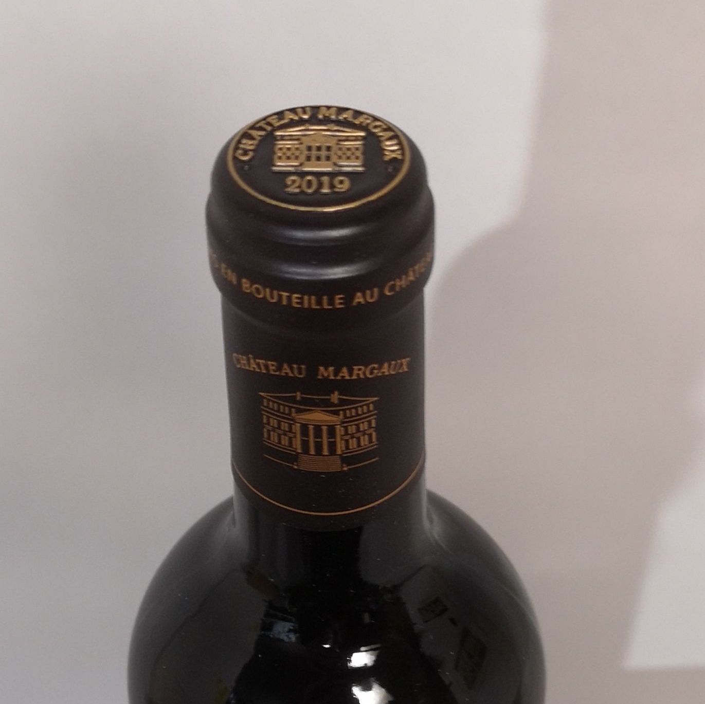 Gaufrage d'une bouteille de Château Margaux
