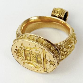 Sceau pendentif ovale en or 750 millièmes, gravé aux armes du marquis Charles Etienne de Bourgevin Vialart de Saint Morys