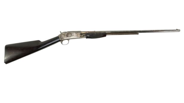 Luxueuse carabine Colt 1887 à l’effigie de Annie Oakley.