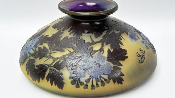 ÉTABLISSEMENT GALLÉ (1904 – 1936) Vase à corps ovoïde aplati et col conique