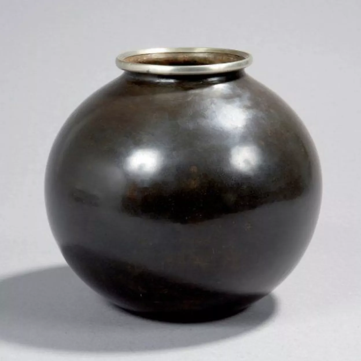Jean Dunand, vase boule