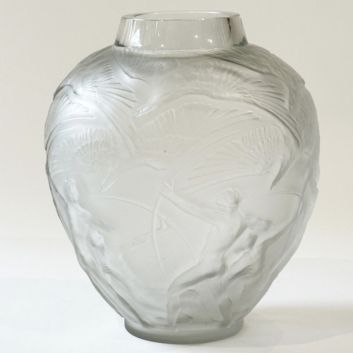 René LALIQUE (1860-1945), Vase «Archers», modèle créé en 1921