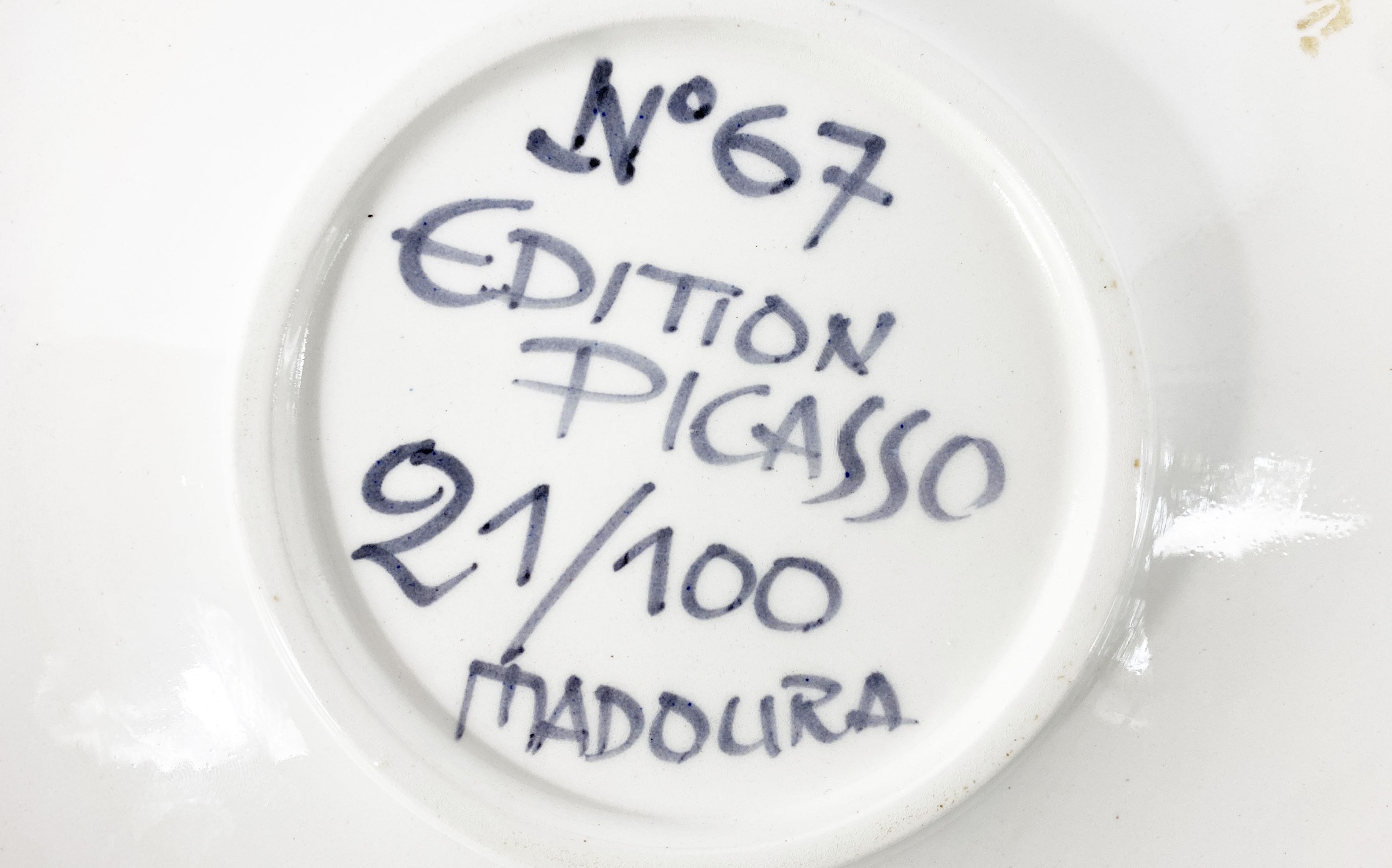 Signature sur une céramique