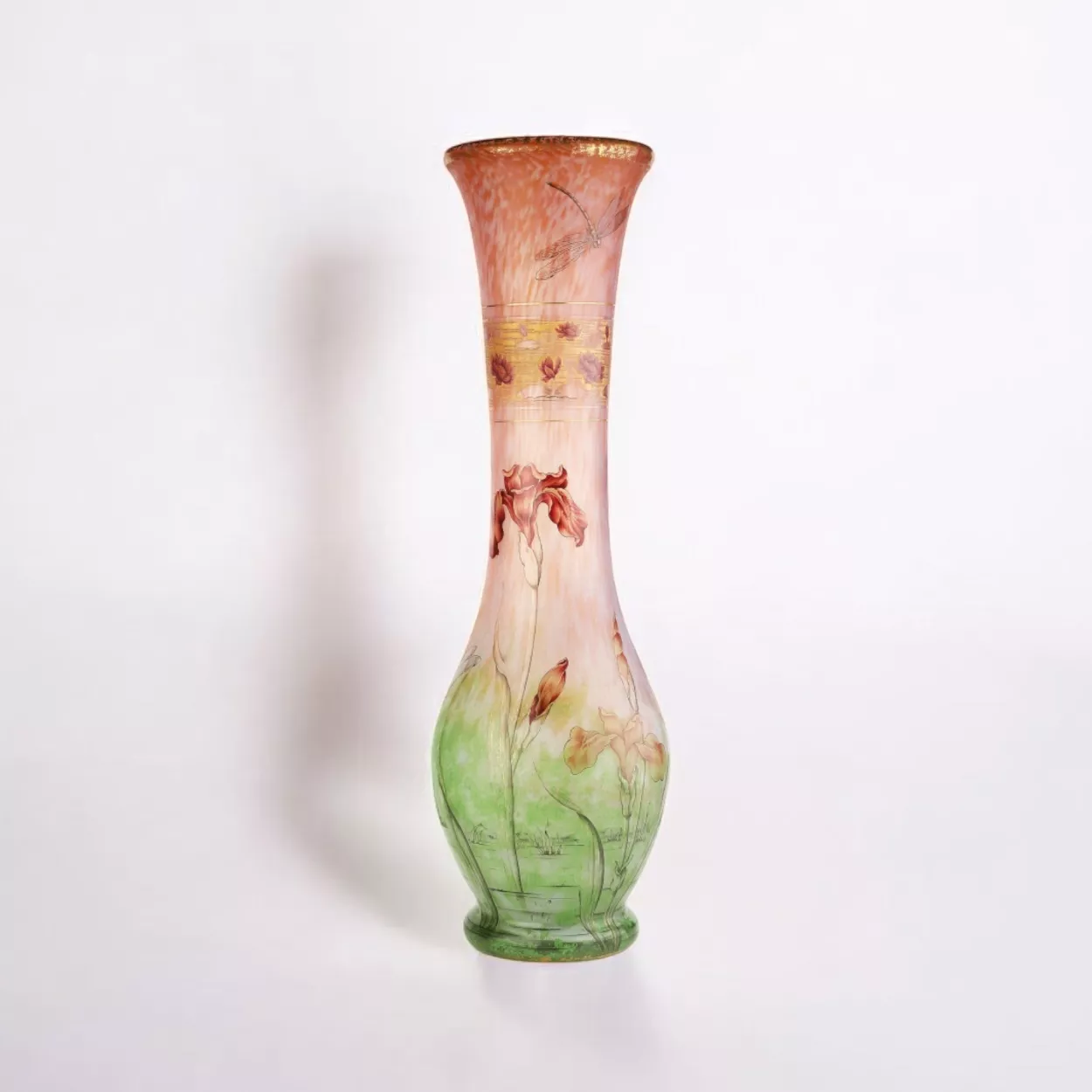 Daum, vase en cristal &agrave; d&eacute;cor d'iris