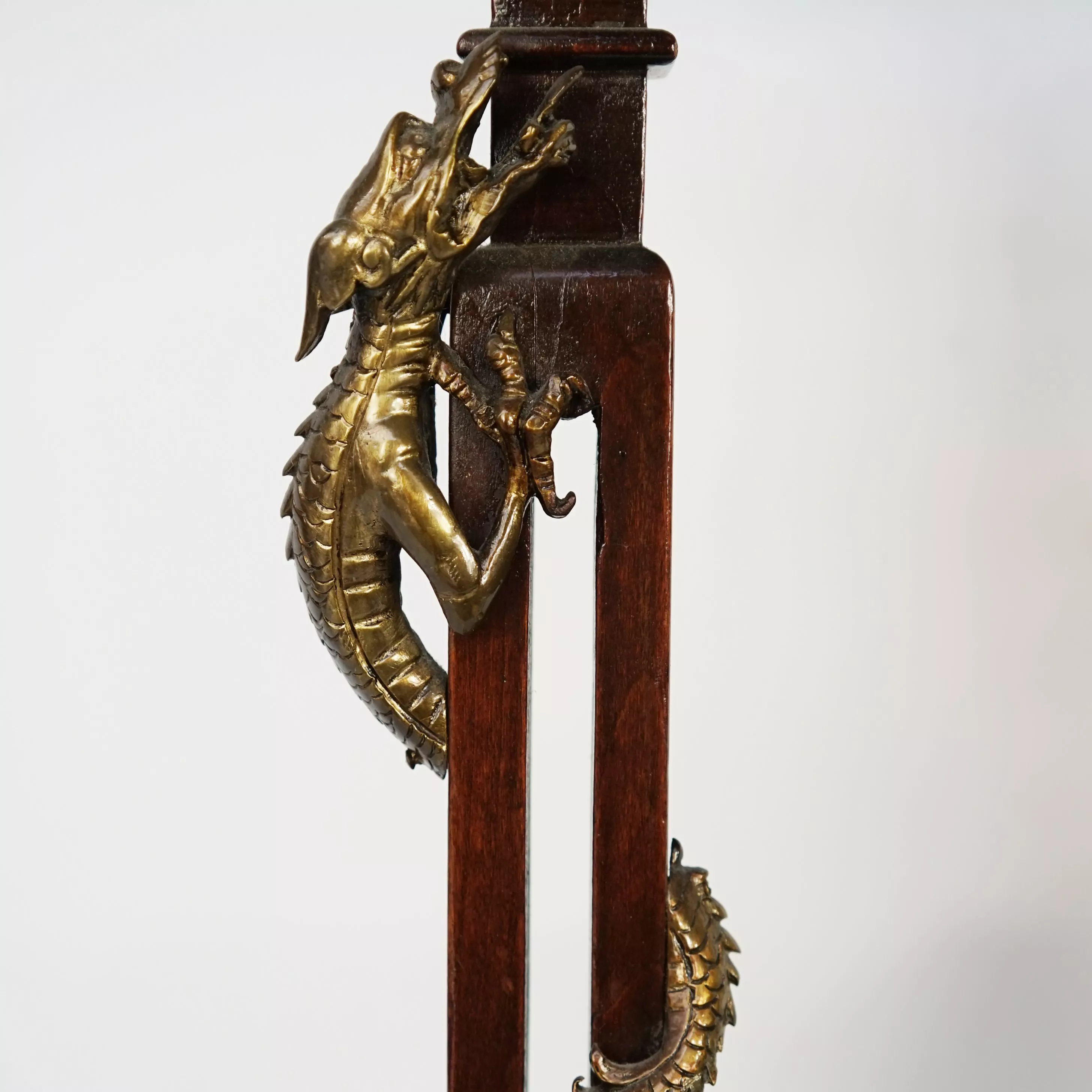 Viardot, bronze dor&eacute; ornemental sur pied de table