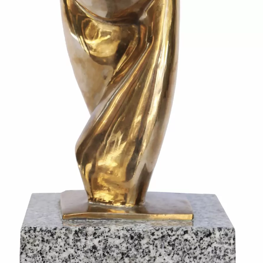 D'apr&egrave;s Constantin Brancusi, sculpture en bronze dor&eacute;