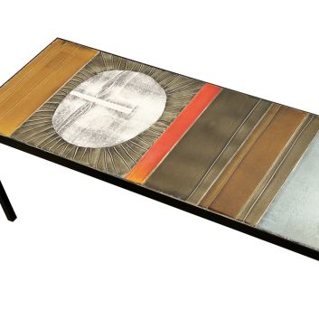 Roger CAPRON (1922-2006) Table basse rectangulaire dite Soleil, circa 1965