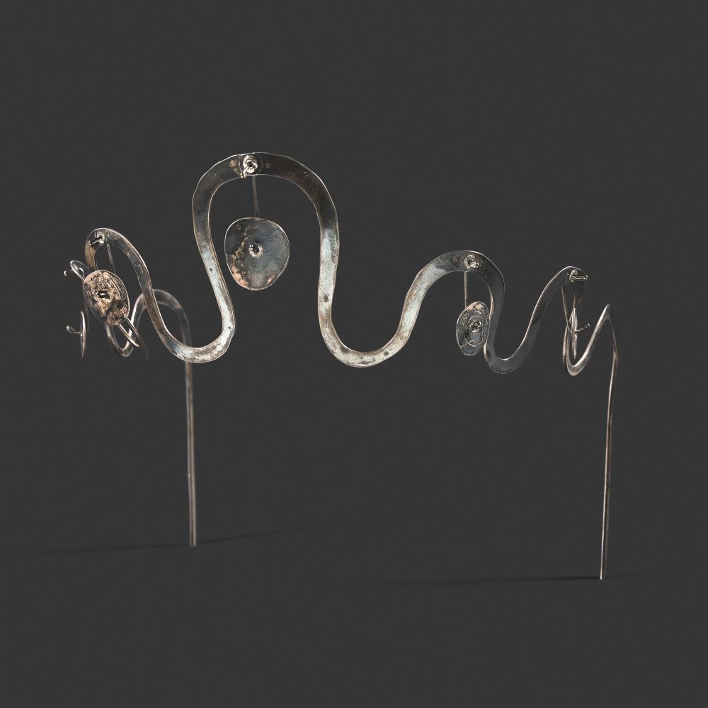 Alexander CALDER (1898-1976) Tiare en argent &agrave; motifs de vagues retenant des pampilles.