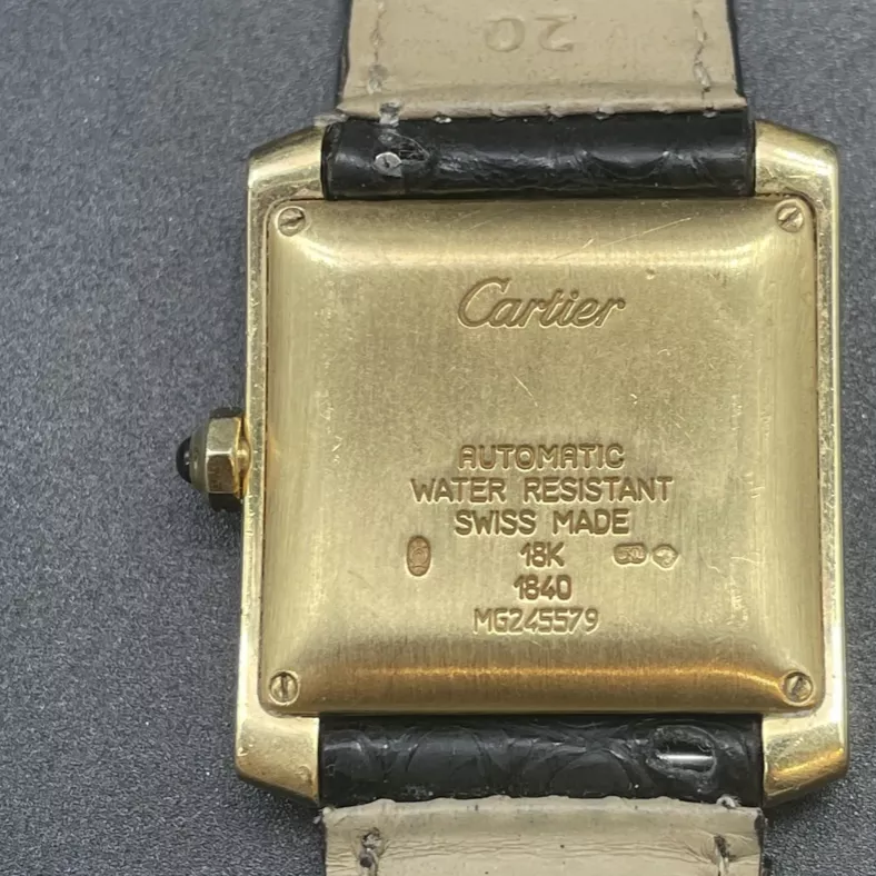 Signature de Cartier sur un mod&egrave;le Tank