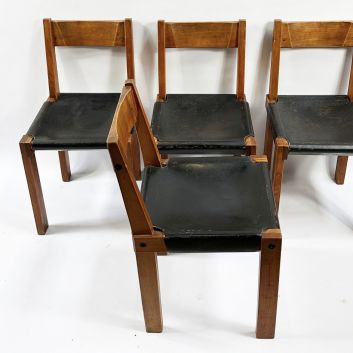 Pierre CHAPO (1927 - 1987) Suite de 4 chaises S24 à structure en orme massif, assise en cuir brun