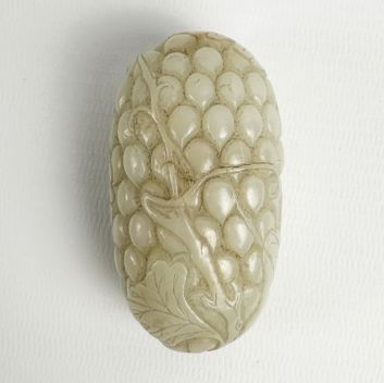 Flacon tabatière en jade-néphrite céladon, Chine, XXème siècle
