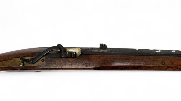 Fort fusil japonais dit Teppo. Probablement de rempart.