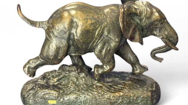 D'après Antoine Louis BARYE (1796-1875)  Éléphant du Sénégal  Bronze patiné
