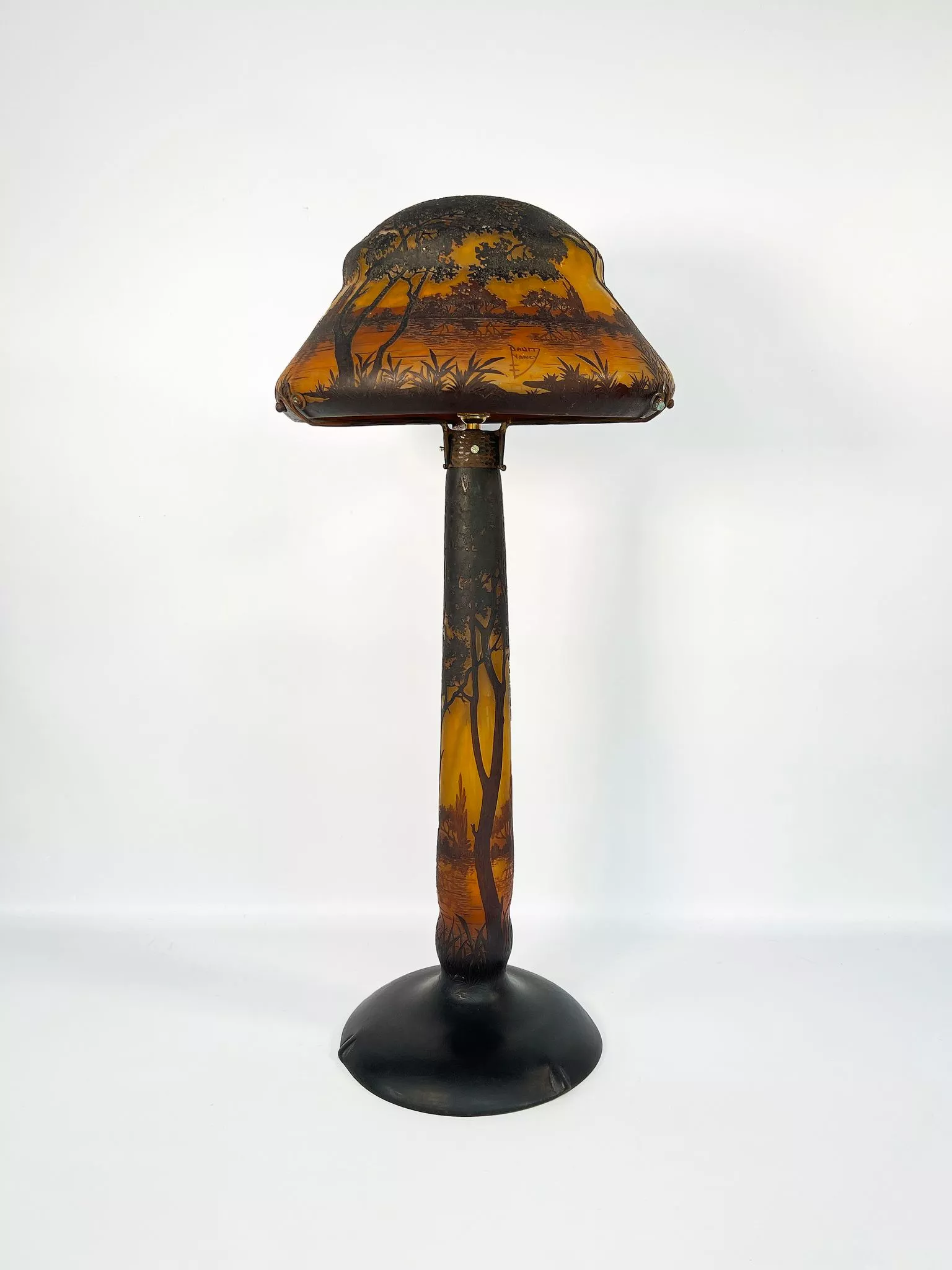 Daume, lampe en verre d&eacute;cor&eacute;e &agrave; l'acide