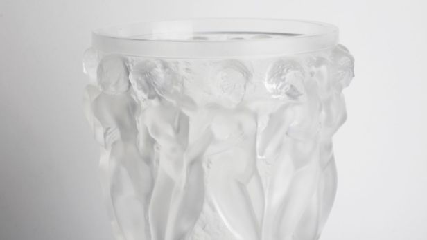 LALIQUE France Vase "Bacchantes", le modèle créé en 1927