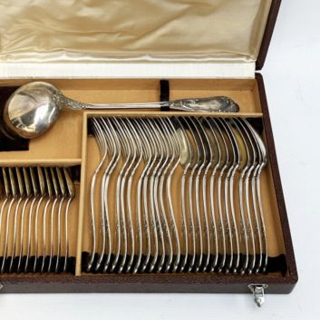 Paul TALLOIS (actif entre 1907 et 1928) Partie de ménagère en argent (925) de style Louis XV