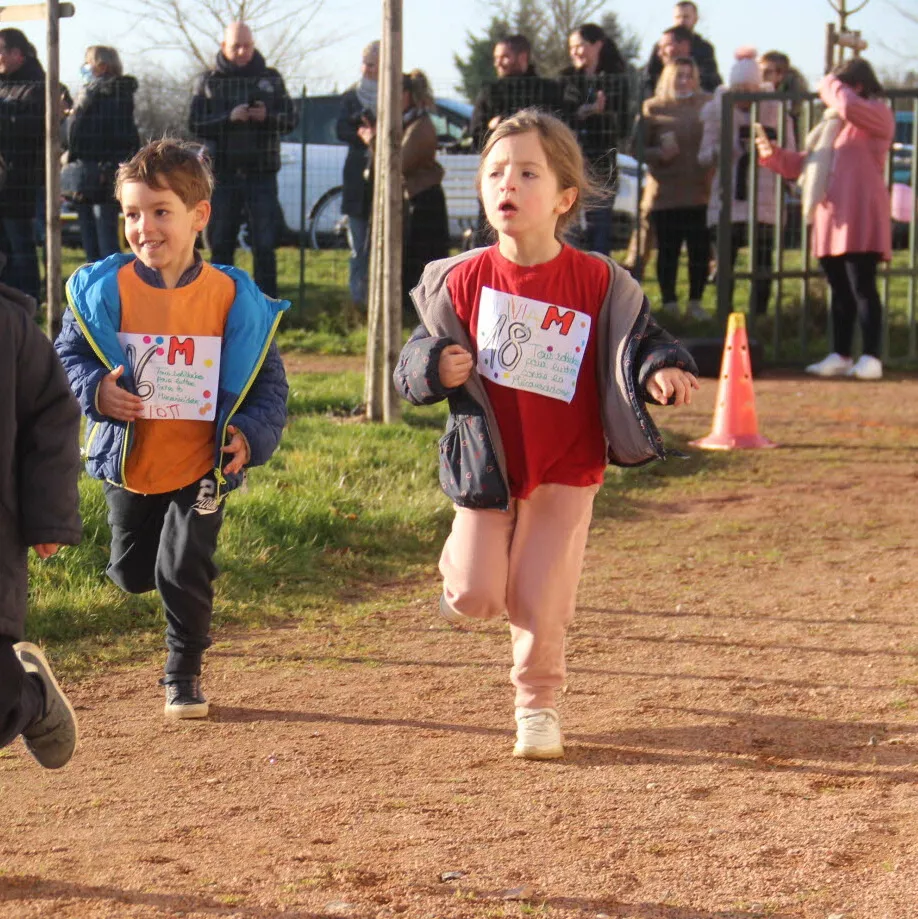 Les 138 Eleves Ont Participe A La Course Pour Vaincre La Mucoviscidose Photo Progres Guillaume Descave 1644691352