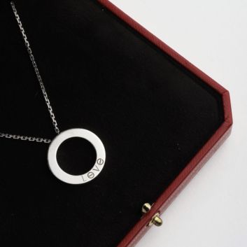 CARTIER, modèle Love, Collier pendentif en or gris 18K (750e)
