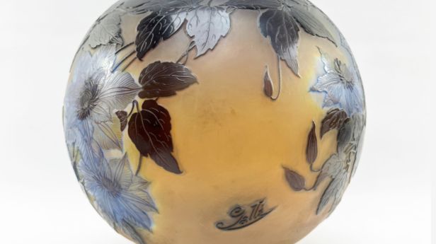Établissements Gallé - vase boule en verre multicouche