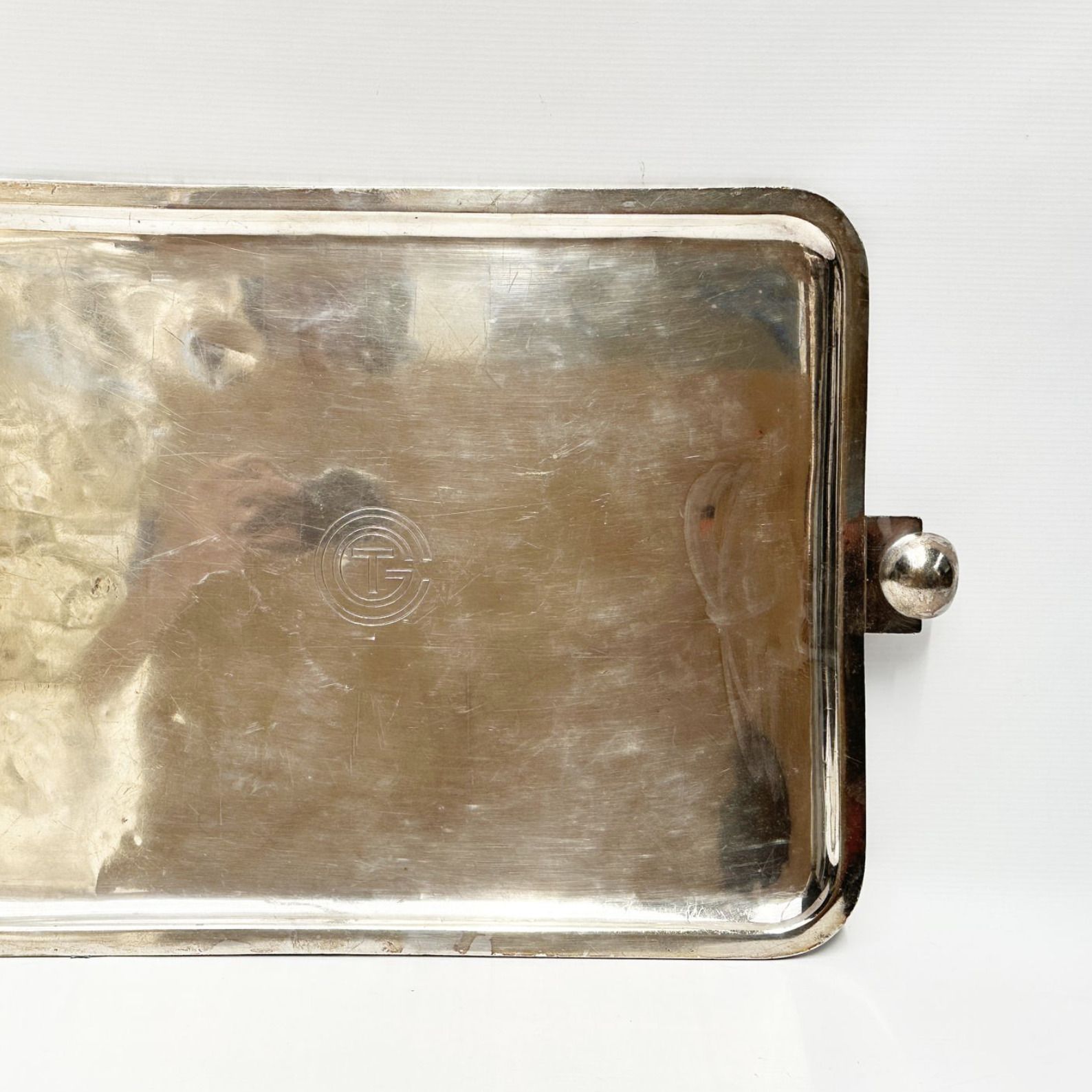 Luc Lanel, plateau en métal argenté