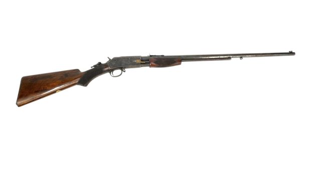 Carabine Colt 1887. Système à pompe et magasin tubulaire sous le canon.