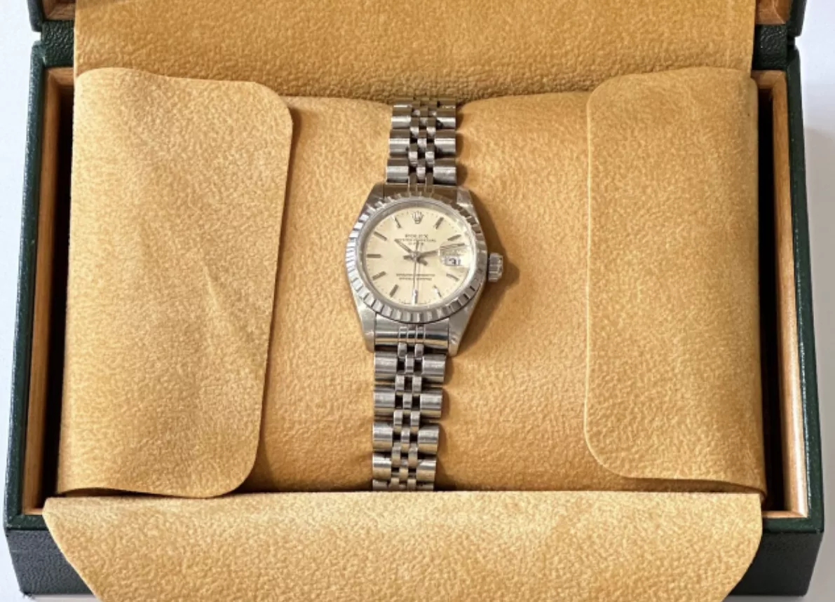 ROLEX OYSTER PERPETUAL DATE, Montre bracelet de dame en acier