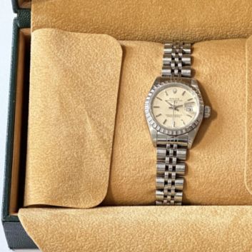 ROLEX OYSTER PERPETUAL DATE, Montre bracelet de dame en acier