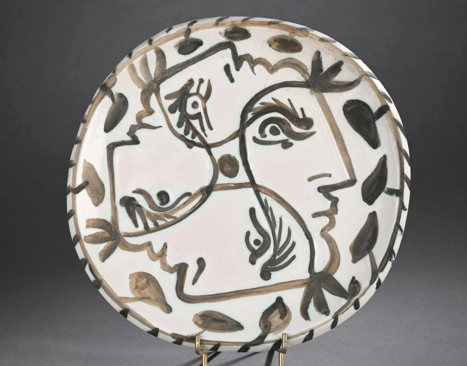 Atelier Madoura, d'apr&egrave;s Picasso, assiette en c&eacute;ramique